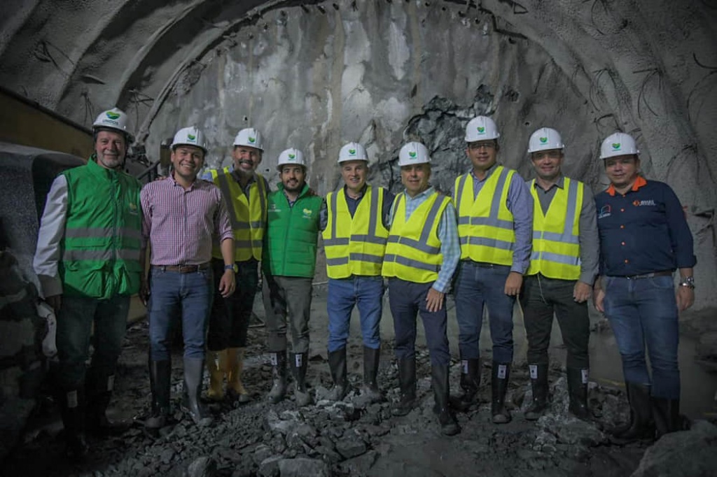 Ministro de Transporte recorrió por primera vez las obras del Túnel Guillermo Gaviria Echeverri, en compañía del gobernador de Antioquia