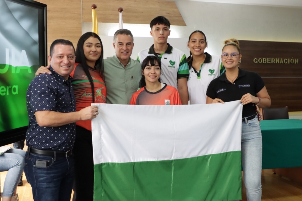 Gobernador Gaviria Correa entregó la bandera de Antioquia a deportistas que participan en la Final Nacional de los Juegos Intercolegiados
