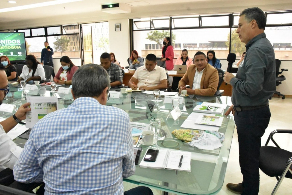 En nueva jornada de revisión de Acuerdos Municipales, gobernador Aníbal Gaviria recibió otros 7 alcaldes del Occidente antioqueño