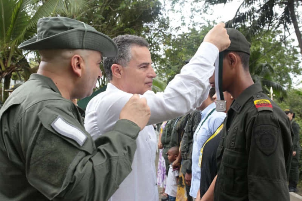 Gobernador de Antioquia condecoró hoy a miembros de la Policía en Urabá
