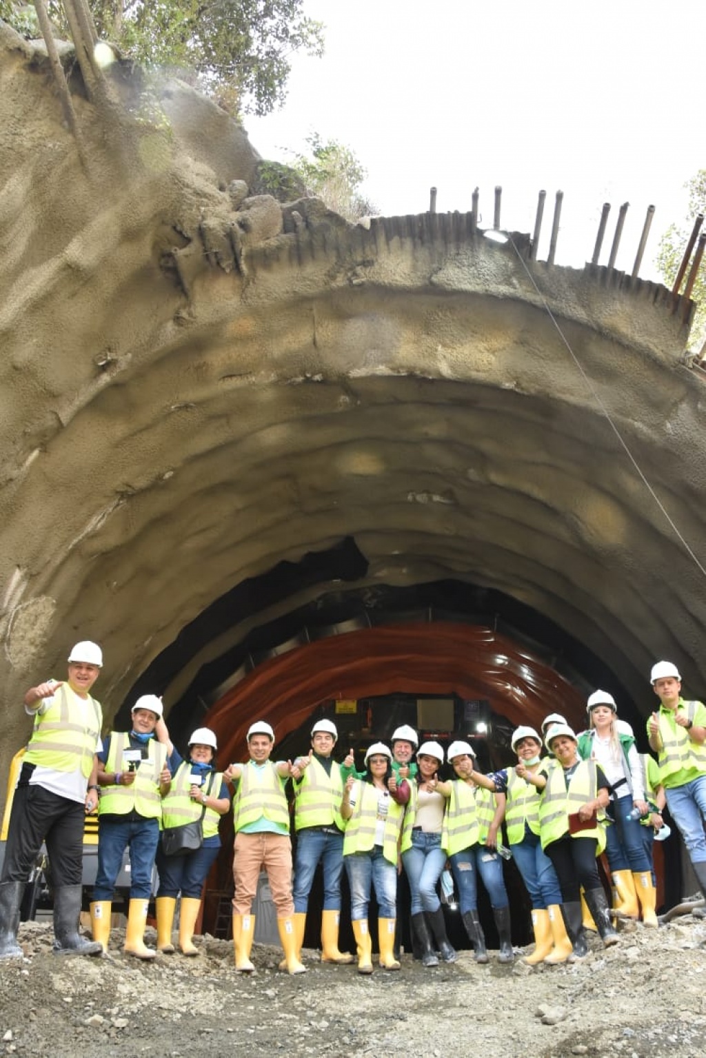 Medios comunitarios de Medellín visitaron el Túnel Guillermo Gaviria Echeverri