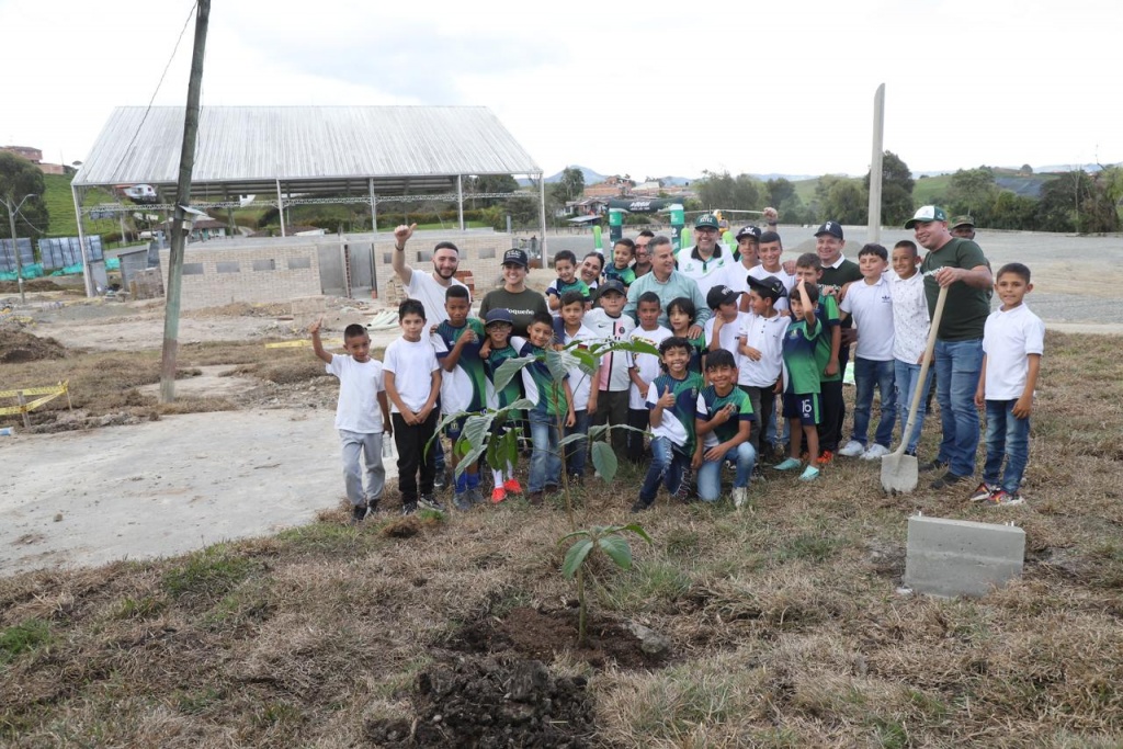 El Gobernador de Antioquia revisó obras en La Unión: UVA, Hospital San Roque, proyecto de vivienda El Edén y optimización del acueducto