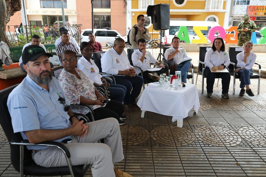 Gobernador (e) de Antioquia visitó el municipio de Zaragoza con importantes anuncios para la comunidad