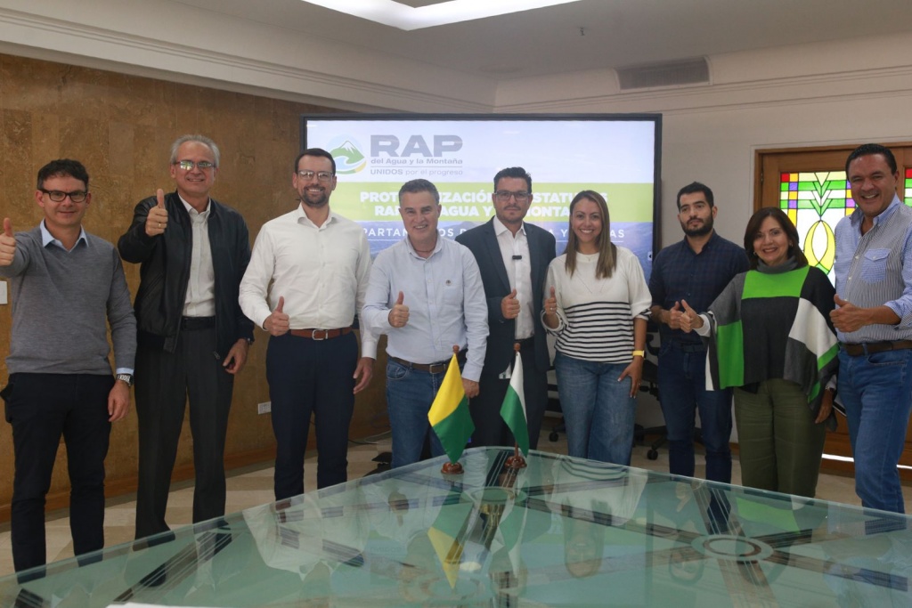 Gobernadores de Antioquia y Caldas aprueban estatutos de la RAP del Agua y la Montaña en el Primer Consejo Regional Administrativo de Planeación