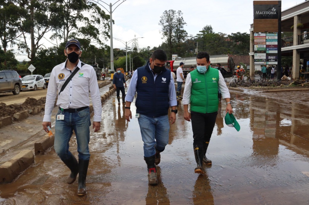 Gobernación de Antioquia presente en El Retiro apoyando la atención de la emergencia por desbordamiento de la quebrada La Agudelo