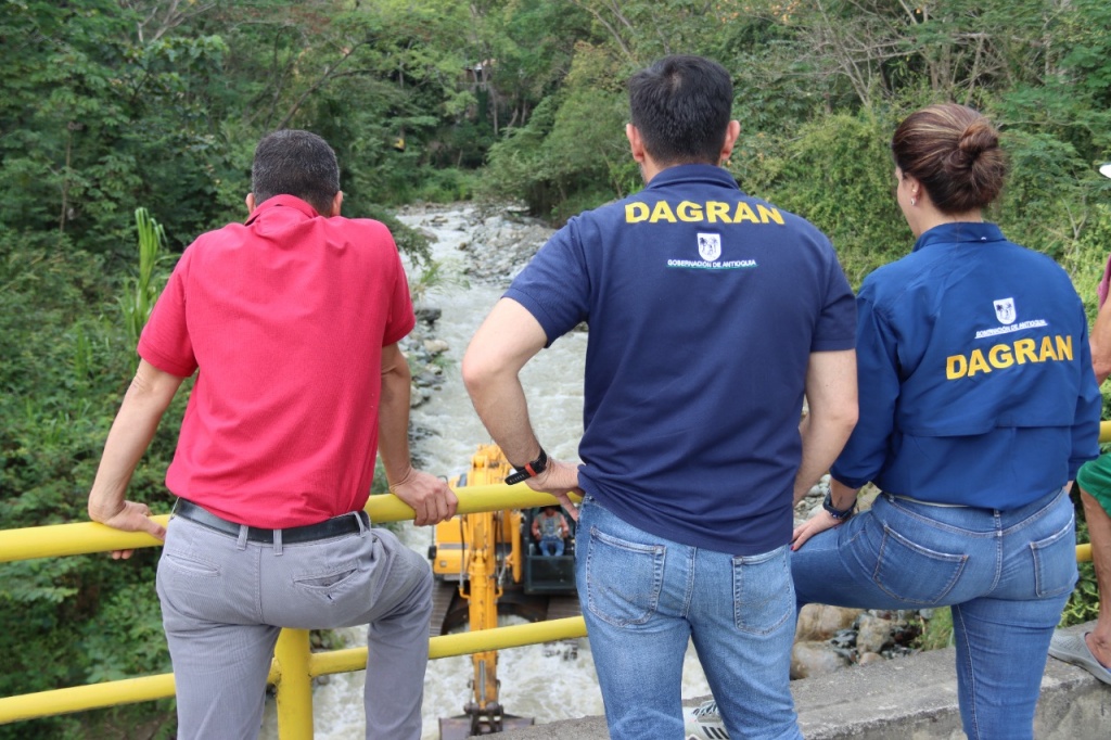 Con maquinaria, Dagran recuperó importante capacidad hidráulica de las quebradas Juan Barriga y Juan García en Liborina