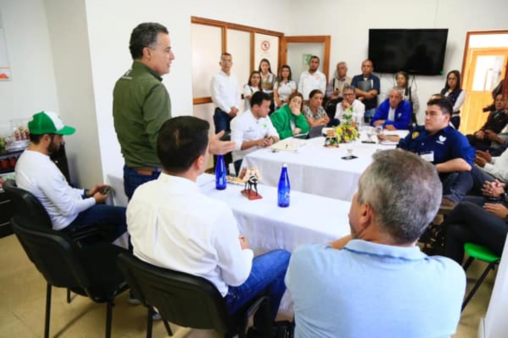 Gobernador Aníbal Gaviria lideró reunión con la comunidad de Santa Bárbara, la ANI y la Concesión La Pintada para buscar soluciones al problema de la vía