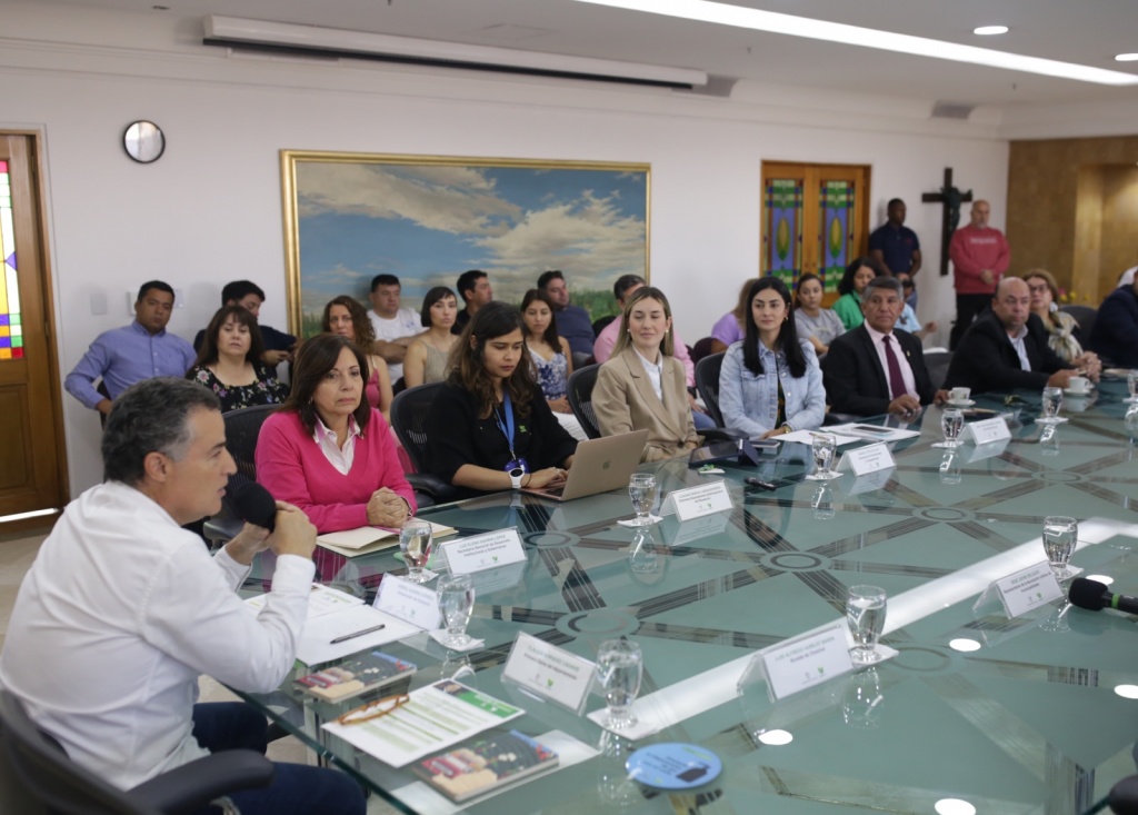 Representantes de varios municipios de Chile se reunieron el con el Gobernador de Antioquia