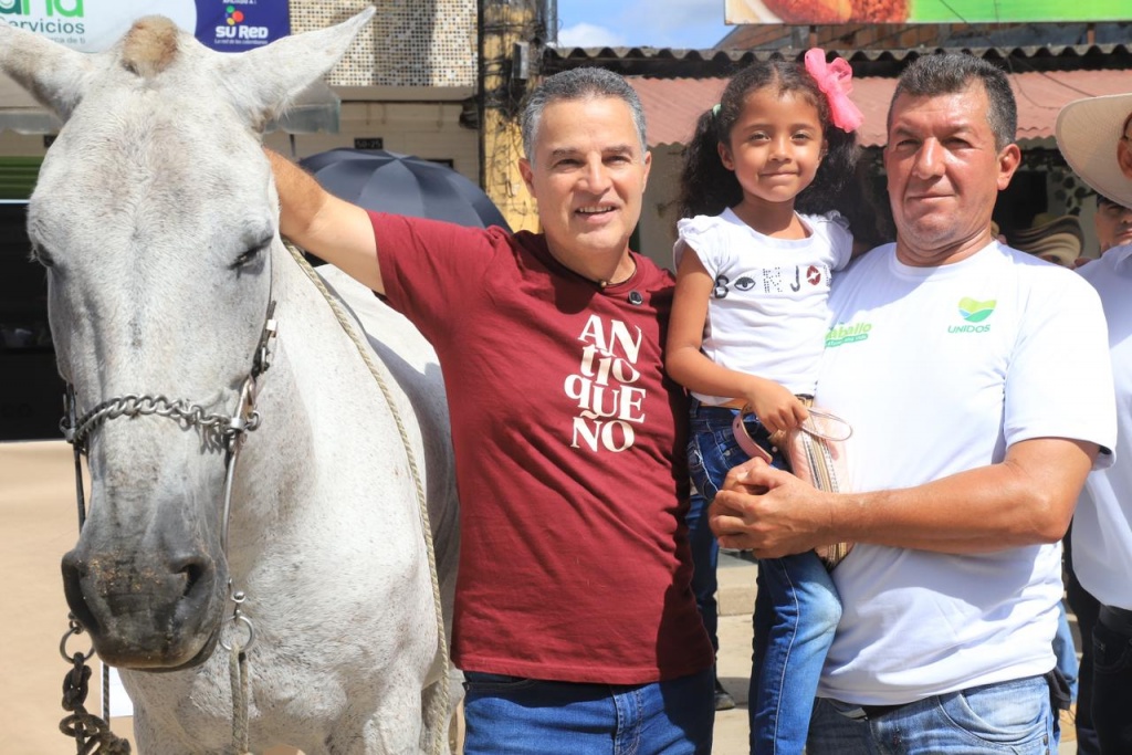 Con nueve familias beneficiadas en Vegachí, Antioquia completa 335 sustituciones de vehículos de tracción animal