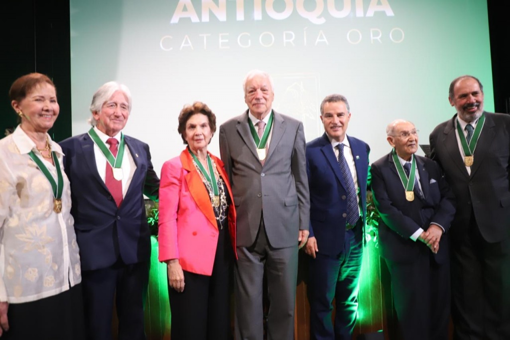 Gobernación entregó el Escudo de Antioquia, categoría Oro, a seis destacados antioqueños