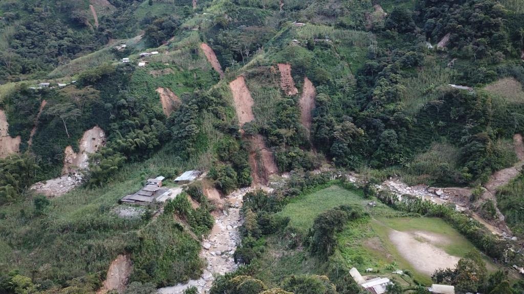 Así avanza la atención de la emergencia en Santo Domingo, Antioquia, tras avenida torrencial en la quebrada Santa Gertrudis y múltiples deslizamientos