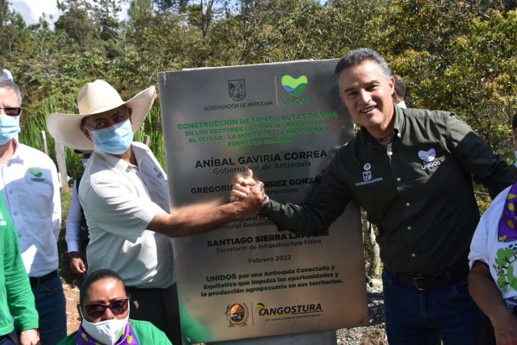 Acuerdos por cerca de $1.200 millones de pesos se firmaron esta mañana en el municipio de Angostura