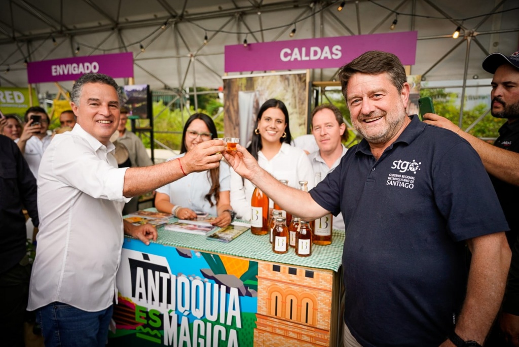 Gobernador Aníbal Gaviria recorrió esta tarde la Feria Antioquia Es Mágica, que ya ha recibido más de 25.000 visitantes