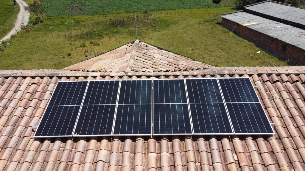 Gobernación de Antioquia ha llevado energía a más de 11 mil familias y 52 instituciones educativas entre 2020 y 2023