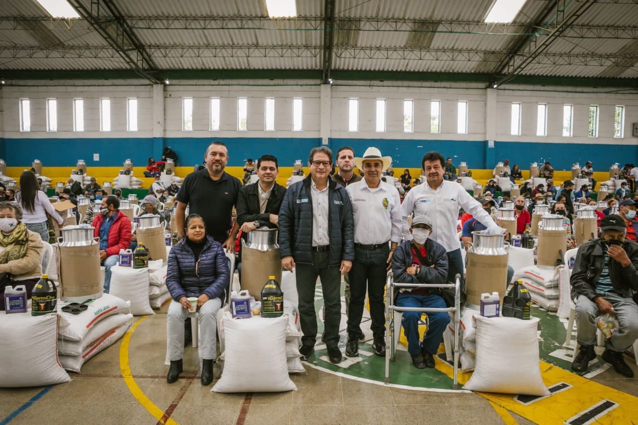 Gobierno apoya con insumos agrícolas a productores lecheros del norte de Antioquia
