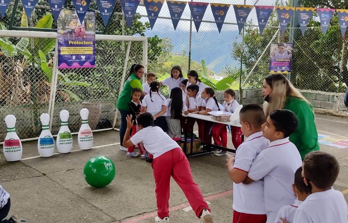 Antioquia rinde homenaje a la niñez